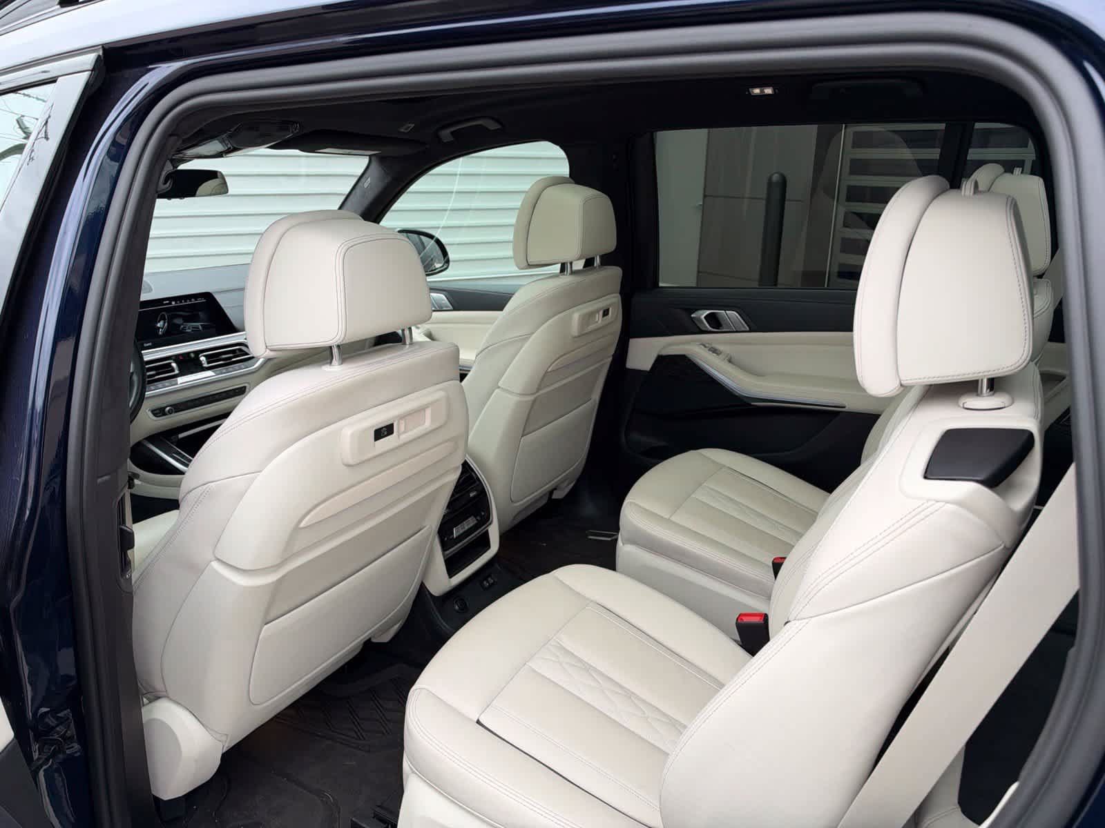 Used 2022 BMW X7 xDrive40i w/ M Sport Package AWD/4WD image 10