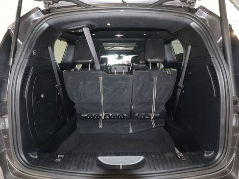 Used 2022 Chrysler Pacifica Limited w/ Uconnect Theater Family Group FWD image 16