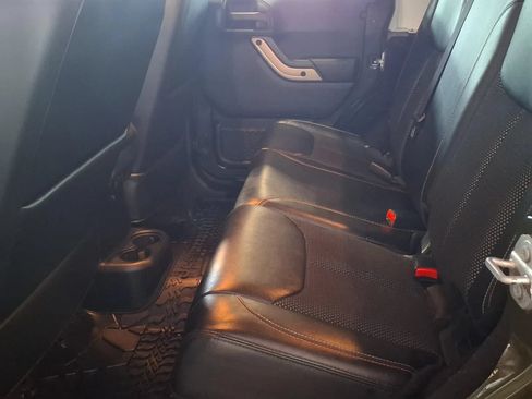 Used 2016 Jeep Wrangler Unlimited Sahara AWD/4WD image 15