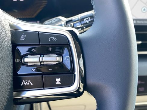 New 2026 Kia Carnival EX image 15