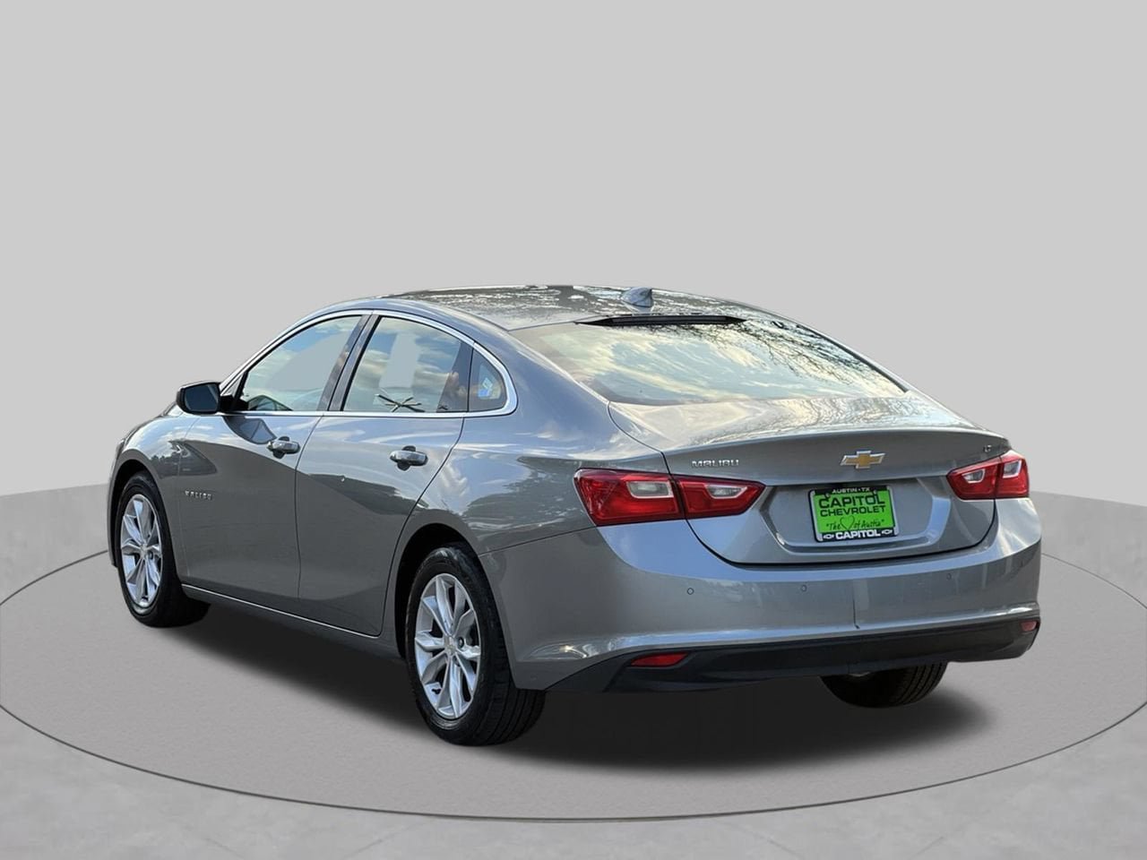 Used 2025 Chevrolet Malibu LT FWD image 3