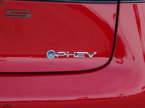 Used 2025 Toyota Prius Plug-In Hybrid image 11