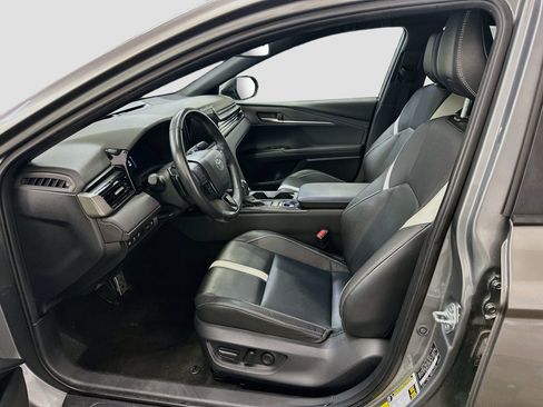 Used 2025 Toyota Camry SE FWD image 13