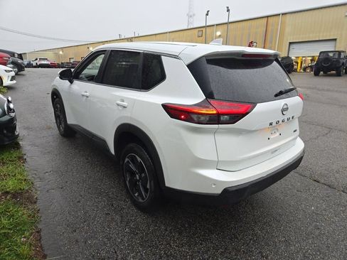 Used 2025 Nissan Rogue SV AWD/4WD image 4