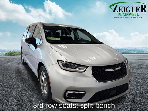 Used 2024 Chrysler Pacifica Limited FWD image 14