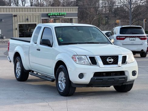 Used 2017 Nissan Frontier SV image 38