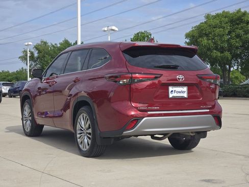 Used 2025 Toyota Highlander Platinum AWD/4WD image 5