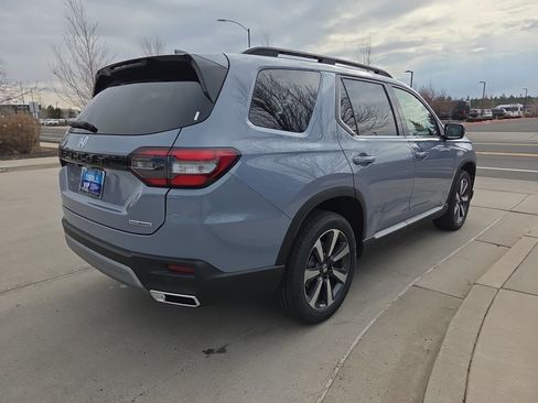 New 2025 Honda Pilot Touring image 4