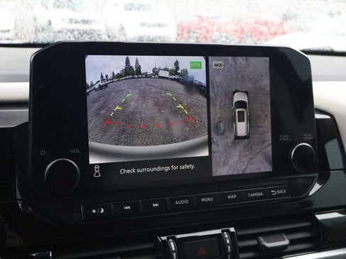 Used 2024 Nissan Pathfinder SL image 19