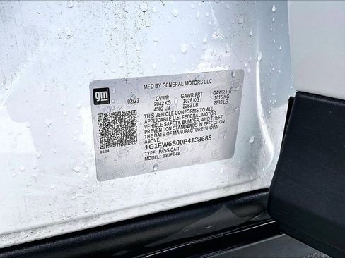 Used 2023 Chevrolet Bolt LT image 17