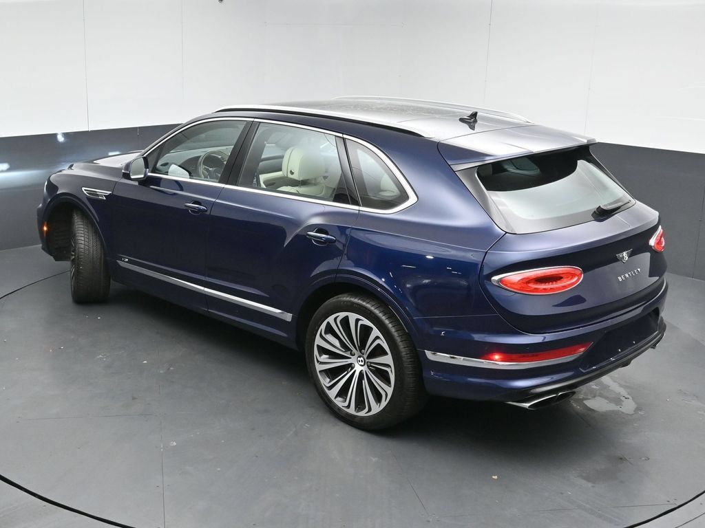 Used 2021 Bentley Bentayga AWD/4WD image 40