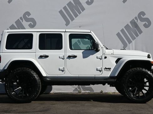 Used 2022 Jeep Wrangler Unlimited Sahara AWD/4WD image 4
