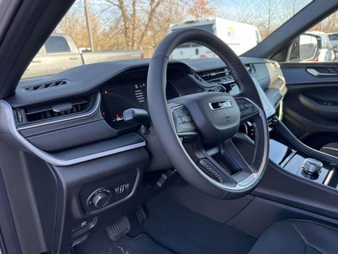 New 2025 Jeep Grand Cherokee L Altitude AWD/4WD image 3