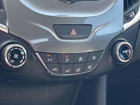 Used 2018 Chevrolet Cruze LT image 18