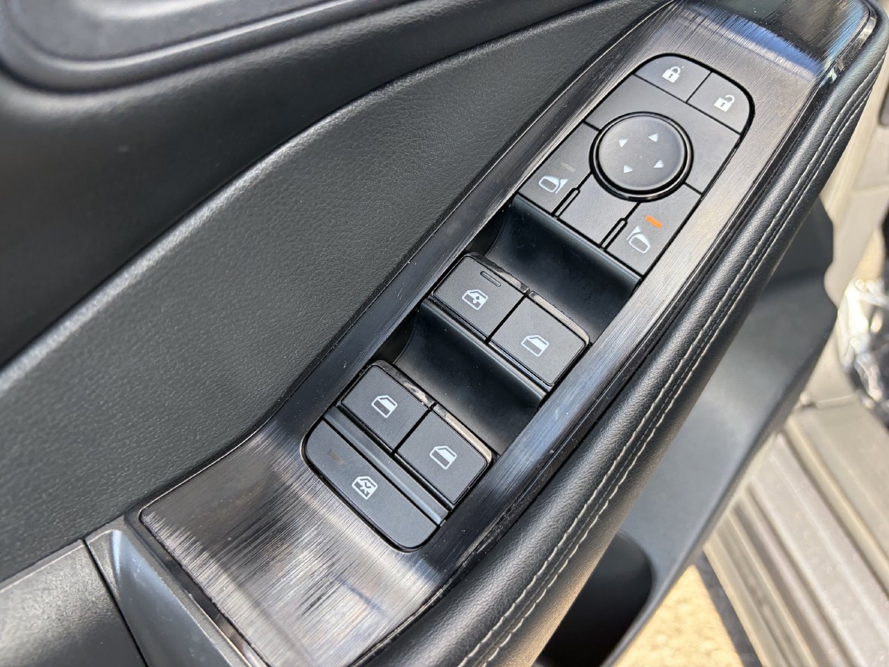 Certified 2025 Nissan Rogue SV FWD image 24