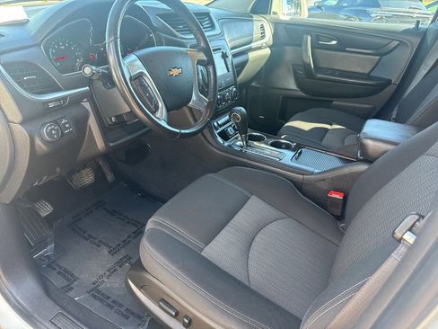 Used 2015 Chevrolet Traverse LT image 18