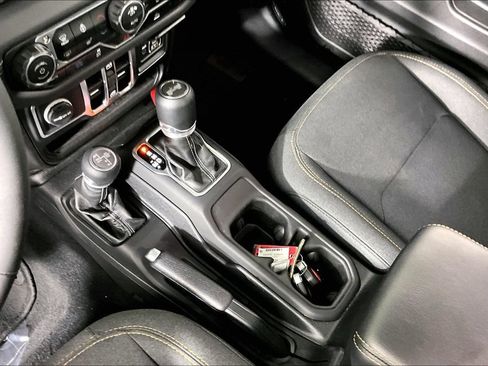 Used 2025 Jeep Wrangler Unlimited Sahara AWD/4WD image 17