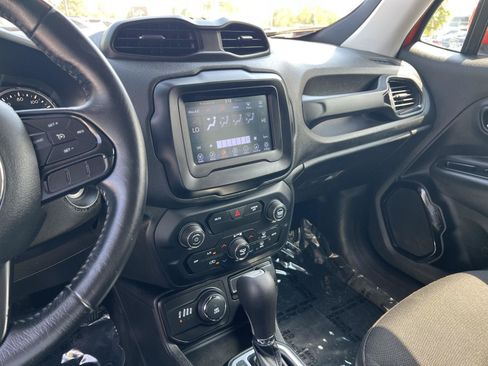 Used 2018 Jeep Renegade Altitude AWD/4WD image 35