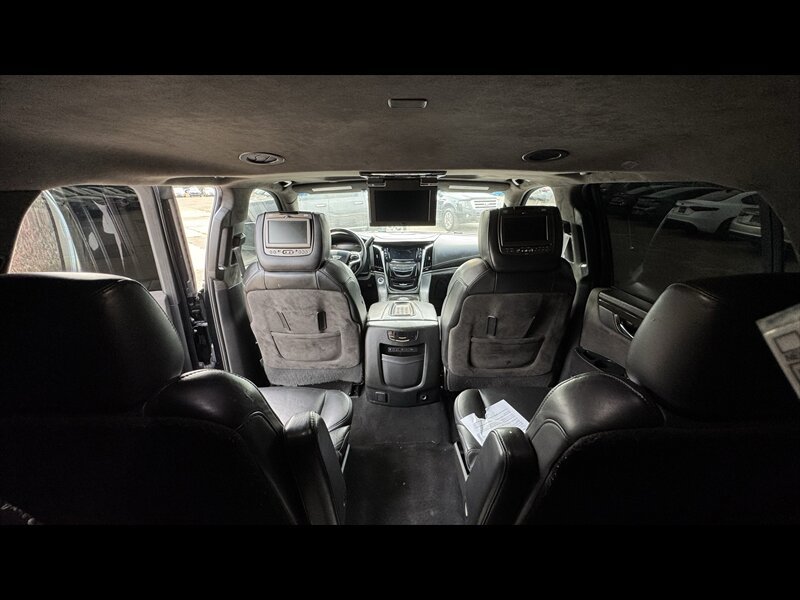 Used 2017 Cadillac Escalade Platinum AWD/4WD image 17
