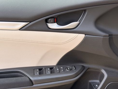 Used 2018 Honda Civic EX image 11