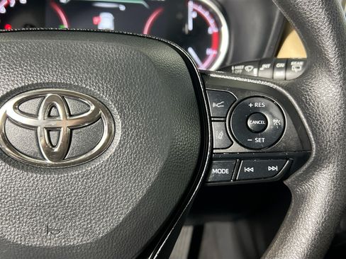 Used 2025 Toyota RAV4 XLE w/ Convenience Package FWD image 19