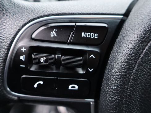 Used 2020 Kia Niro LX image 15