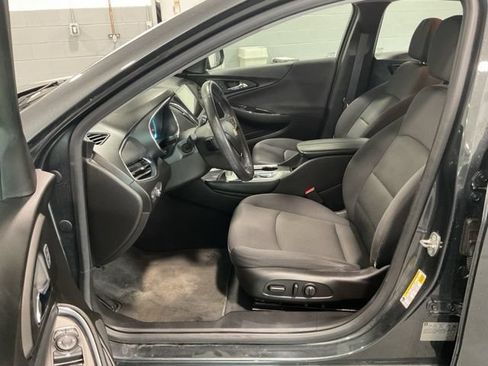 Used 2017 Chevrolet Malibu LT FWD image 18