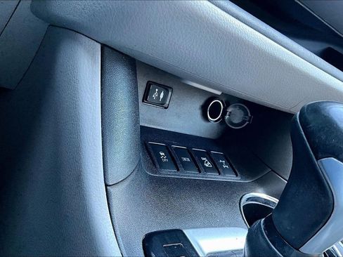 Used 2016 Toyota Highlander XLE image 16