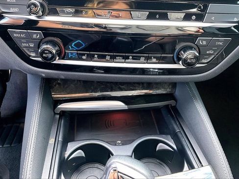 Used 2022 BMW M550i xDrive w/ Executive Package image 23