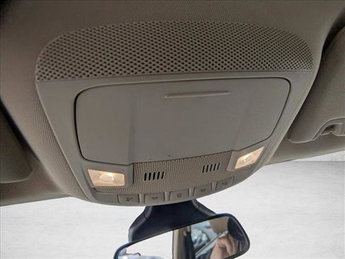 Used 2021 Ford Edge SE image 17