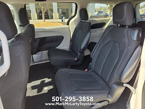 Used 2022 Chrysler Voyager LX FWD image 12