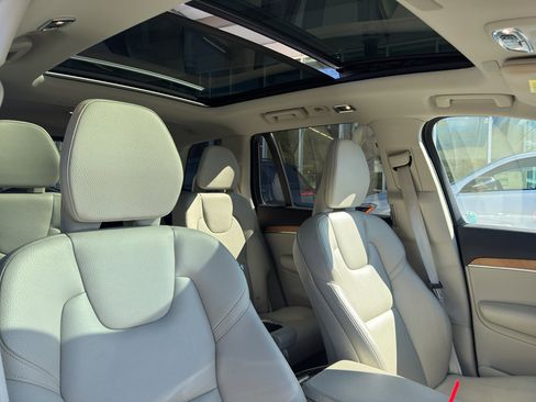 Used 2022 Volvo XC90 T5 Momentum w/ Advanced Package image 19