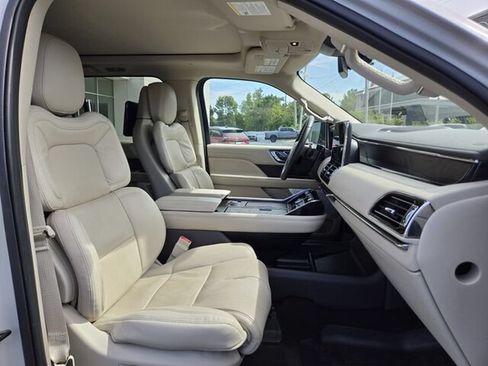 Used 2021 Lincoln Navigator Reserve w/ Luxury Package RWD image 20