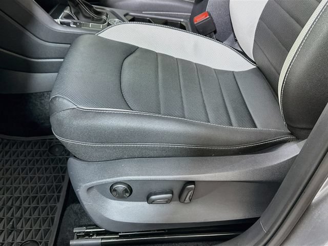 Certified 2025 Volkswagen Taos SEL AWD/4WD image 19