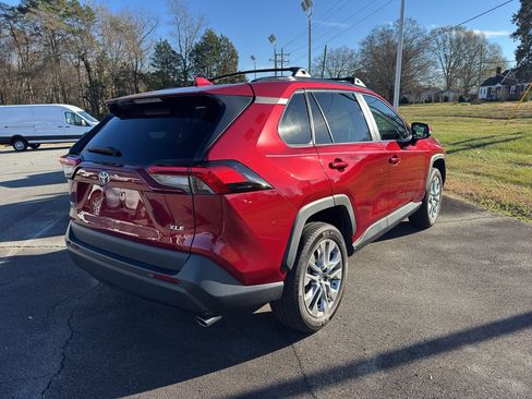 Used 2023 Toyota RAV4 XLE Premium image 4