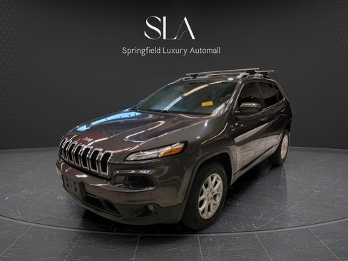 Used 2016 Jeep Cherokee Latitude w/ Cold Weather Group AWD/4WD image 9