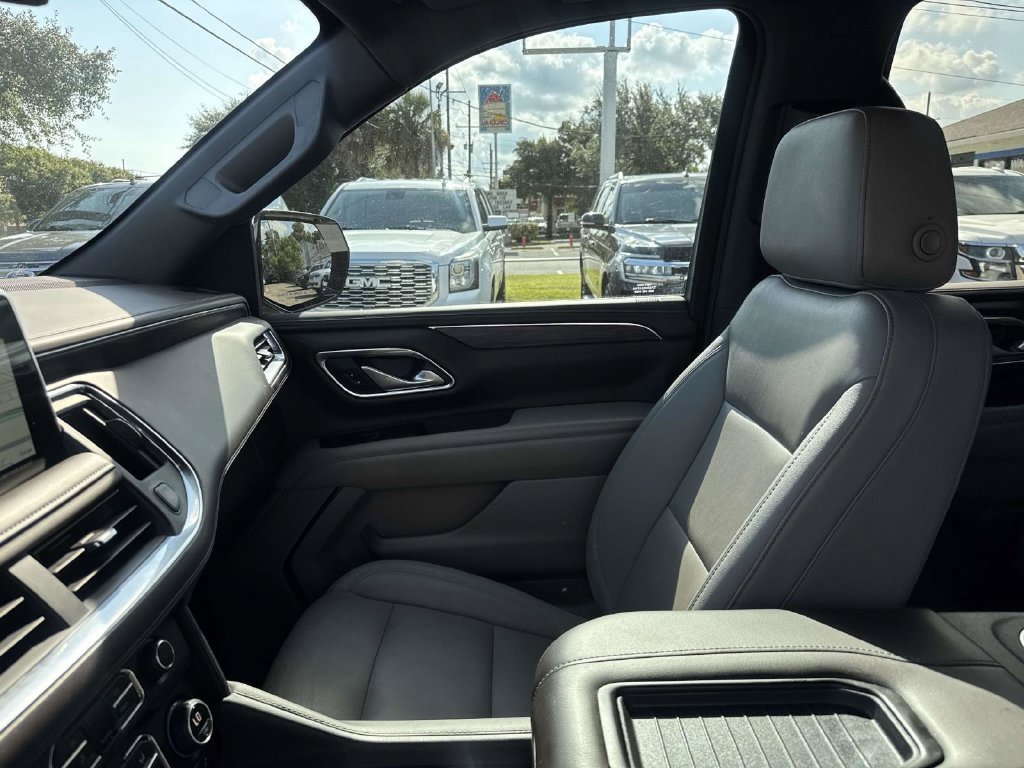 Used 2022 Chevrolet Tahoe LT w/ Luxury Package RWD image 18