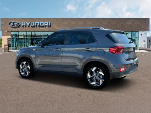 Used 2025 Hyundai Venue SEL FWD image 4