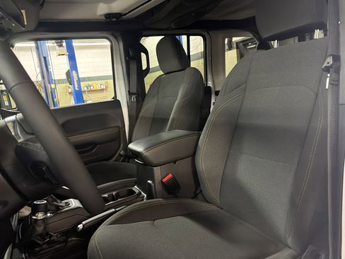 Certified 2025 Jeep Wrangler Sahara image 14