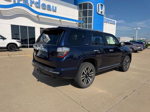 Used 2017 Toyota 4Runner Limited AWD/4WD image 2
