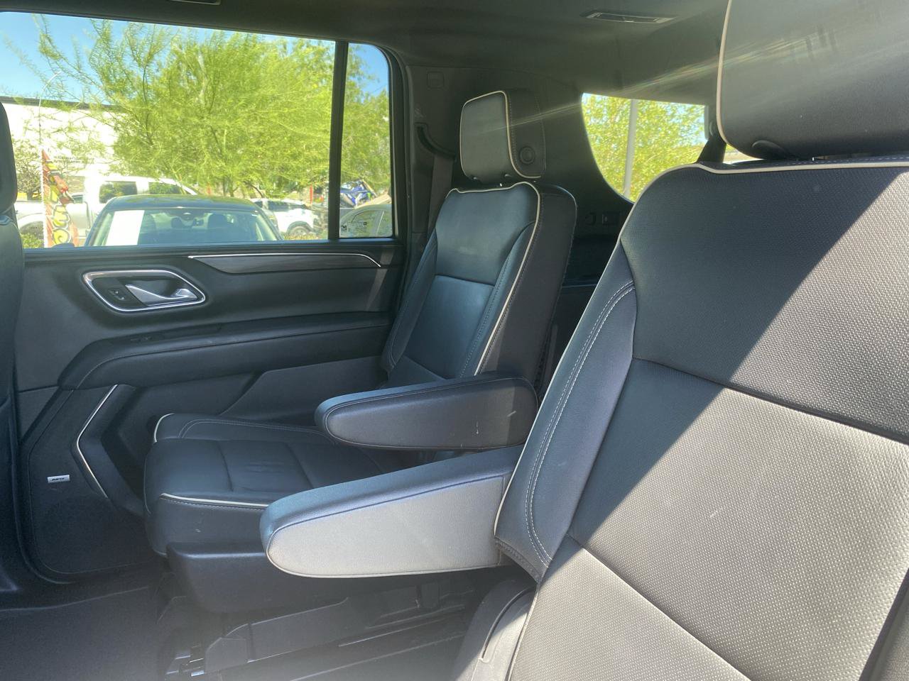 Used 2023 GMC Yukon XL SLT w/ SLT Premium Package AWD/4WD image 17