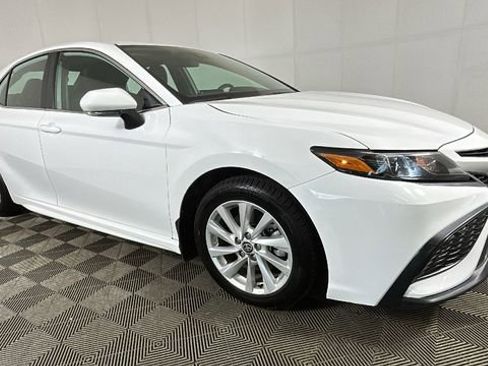 Used 2024 Toyota Camry SE FWD image 2