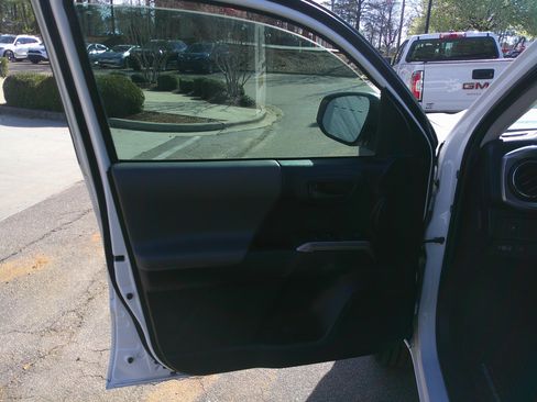 Used 2020 Toyota Tacoma SR5 image 16