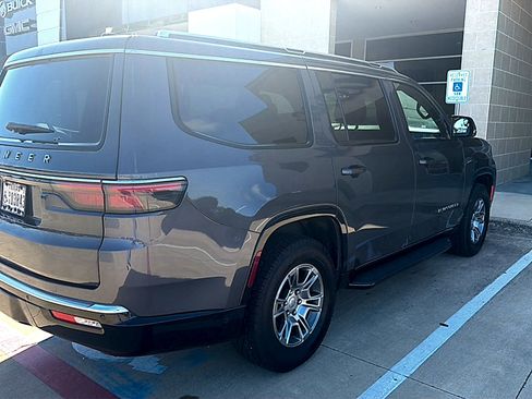 Used 2023 Jeep Wagoneer 4WD w/ Convenience Group I image 4