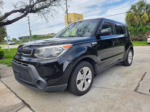 Used 2015 Kia Soul FWD image 1