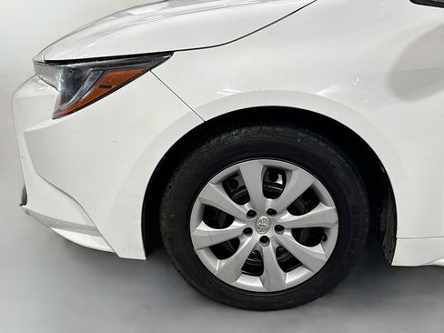 Used 2020 Toyota Corolla LE image 11