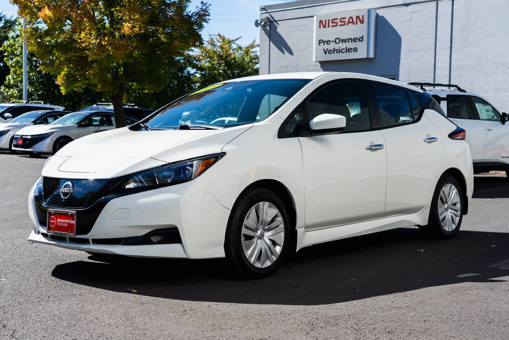 Used 2025 Nissan Leaf S FWD image 3