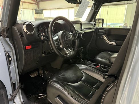 Used 2015 Jeep Wrangler Unlimited Rubicon AWD/4WD image 19