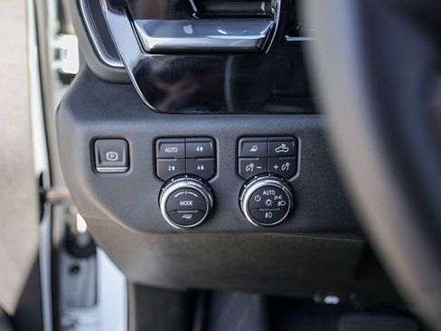 Used 2024 GMC Sierra 1500 Elevation w/ Elevation Premium Package AWD/4WD image 18