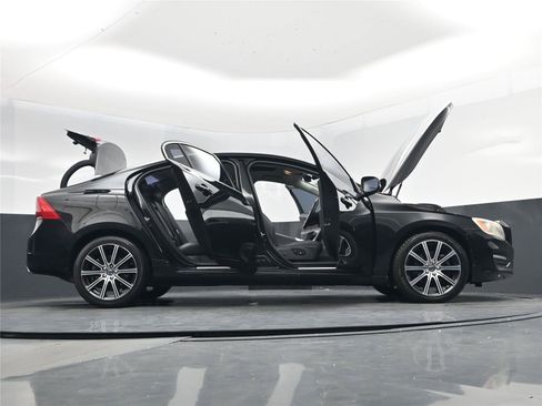 Used 2018 Volvo S60 T5 Inscription image 30